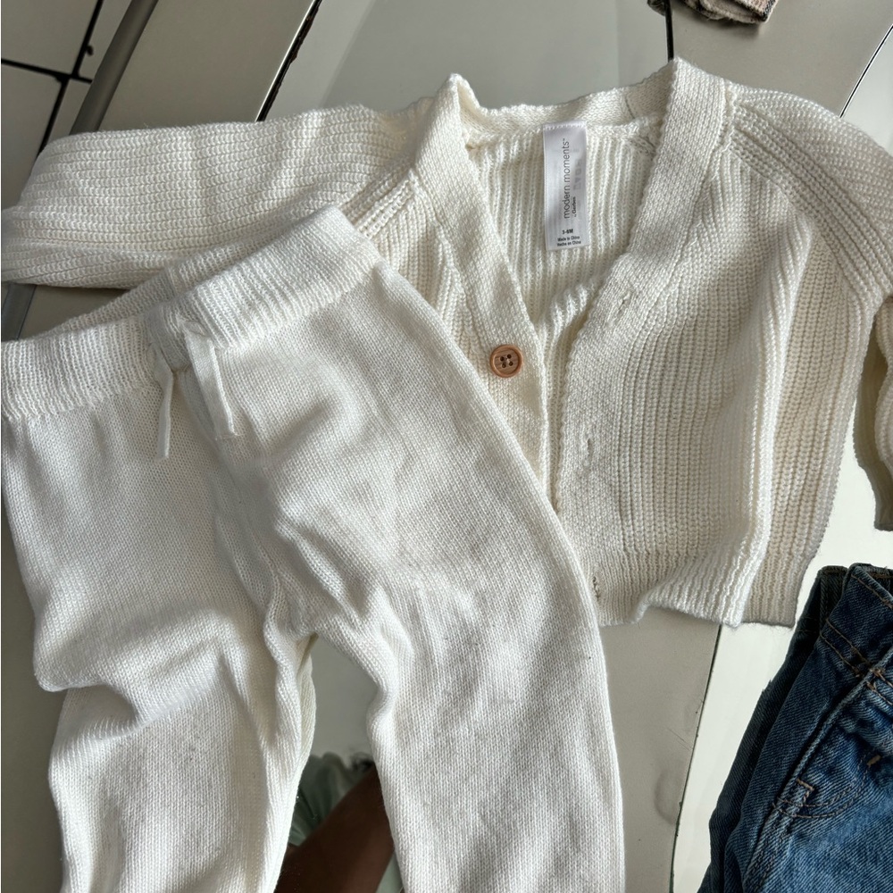 Lot of neutral / baby boy clothes onsies pants set